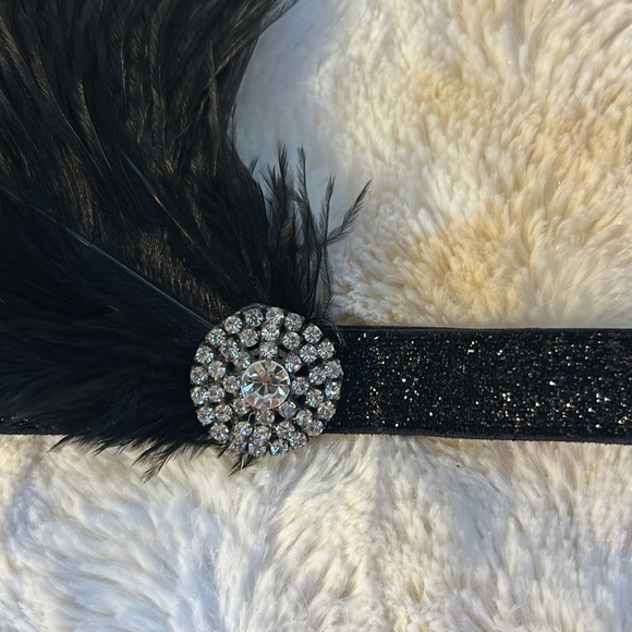 Roaring 20s Fringe Flapper Set Size Small — Headband, Scarf & Cigarette Holder - Picture 8 of 13